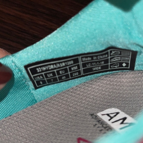 NWOB Vionic 9W hot pink slip on leisure shoe - Picture 6 of 7